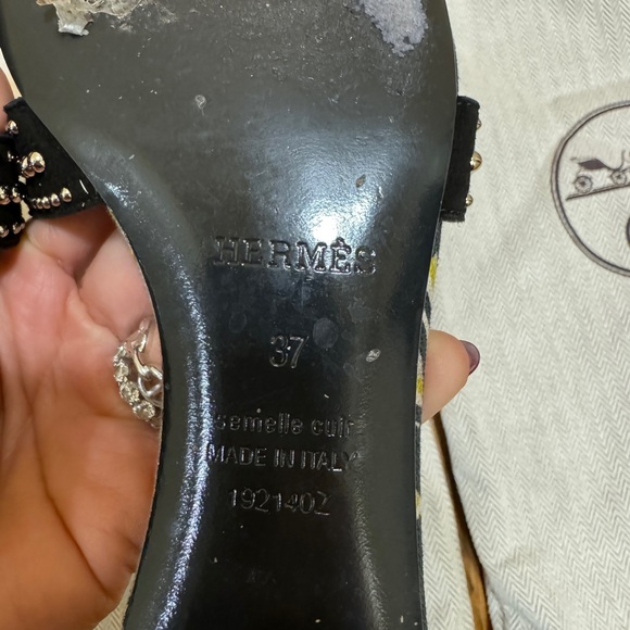 Authentic Hermes oasis sandal kitten heel black stud 37 like new with box - Picture 8 of 8